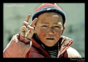 Tibetan kid showing peace sign. (c) Harry Kikstra, ExposedPlanet.com Tibetan kid showing peace sign. (c) Harry Kikstra, ExposedPlanet.com